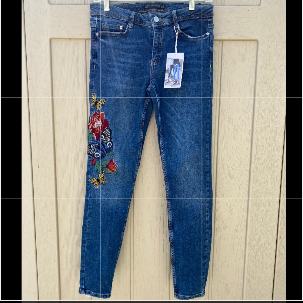 Zara Skinny Mid-Rise Butterfly Jeans. Size 6